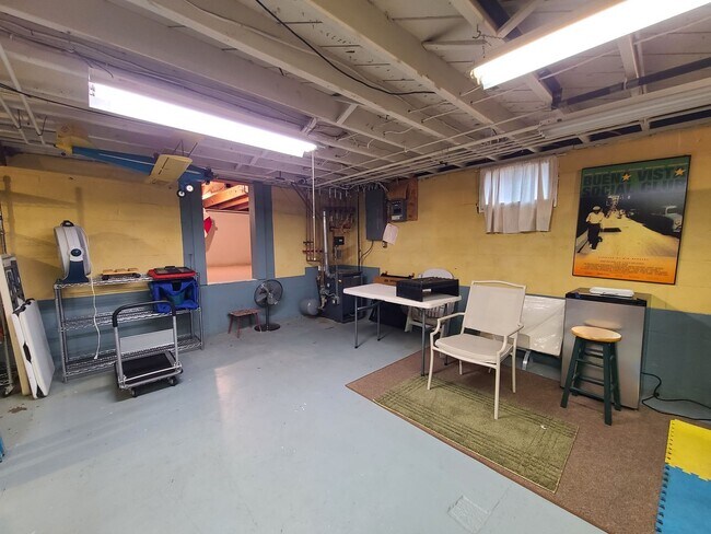 Building Photo - Charming 3-Bedroom, 2-Bathroom Home in South Haven, MI