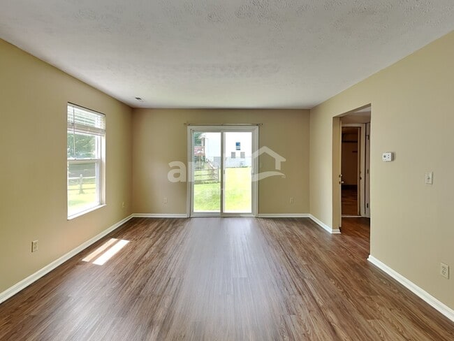 Building Photo - 10 Bobwhite Ct