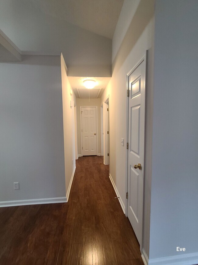 Building Photo - 2733 Airwood Dr