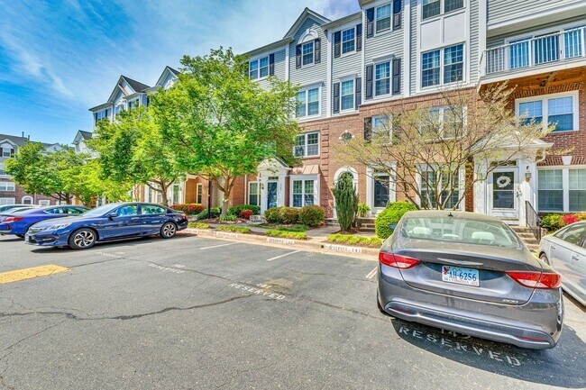 Building Photo - Stylish Condo Near Van Dorn Metro with Dual En Suites