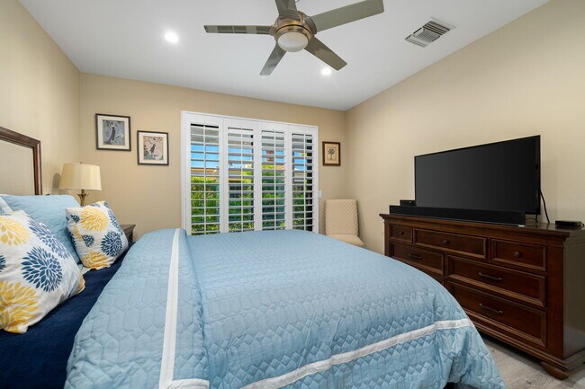 Building Photo - 255 Vía Rengo