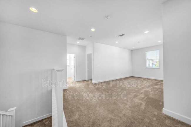 Building Photo - 3008 Lighthouse Ln