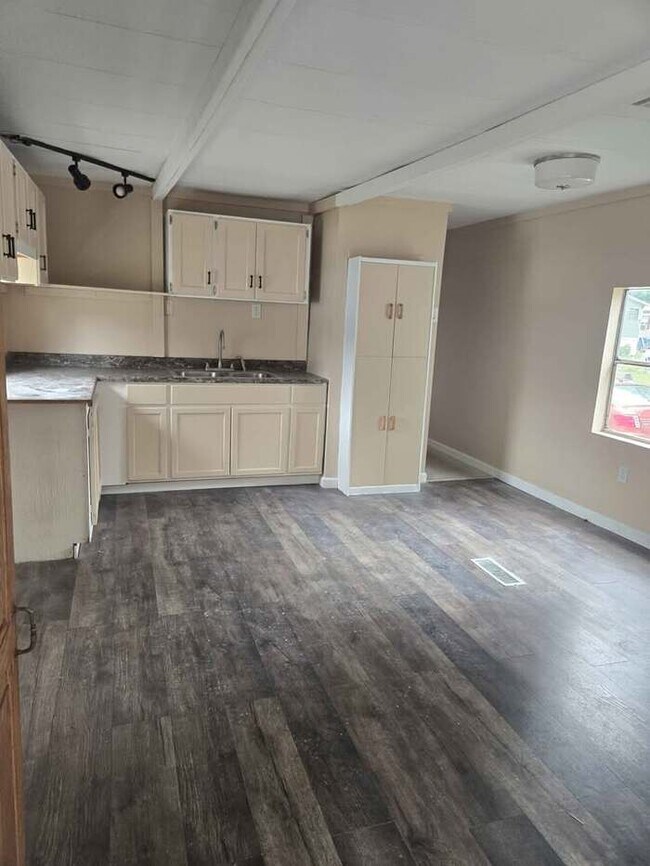 Building Photo - OWNER WILL FINANCE!