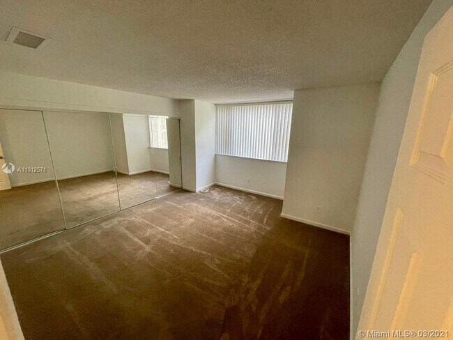 Building Photo - 5020 Elmhurst Rd