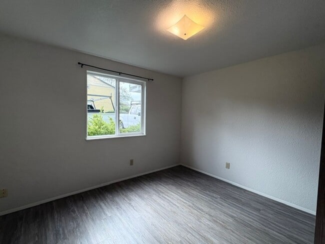 Building Photo - 680 D St