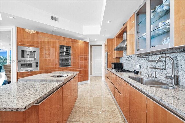 Building Photo - 16051 Collins Ave