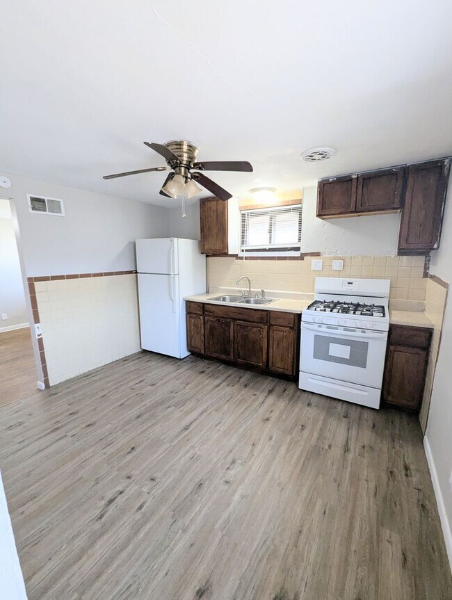 Building Photo - Cozy, Clean, and Pet-Ready on Otto