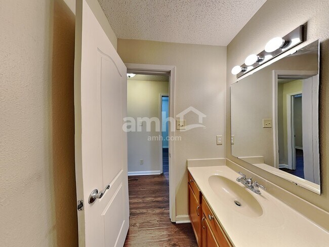 Building Photo - 5631 Hammermill Dr
