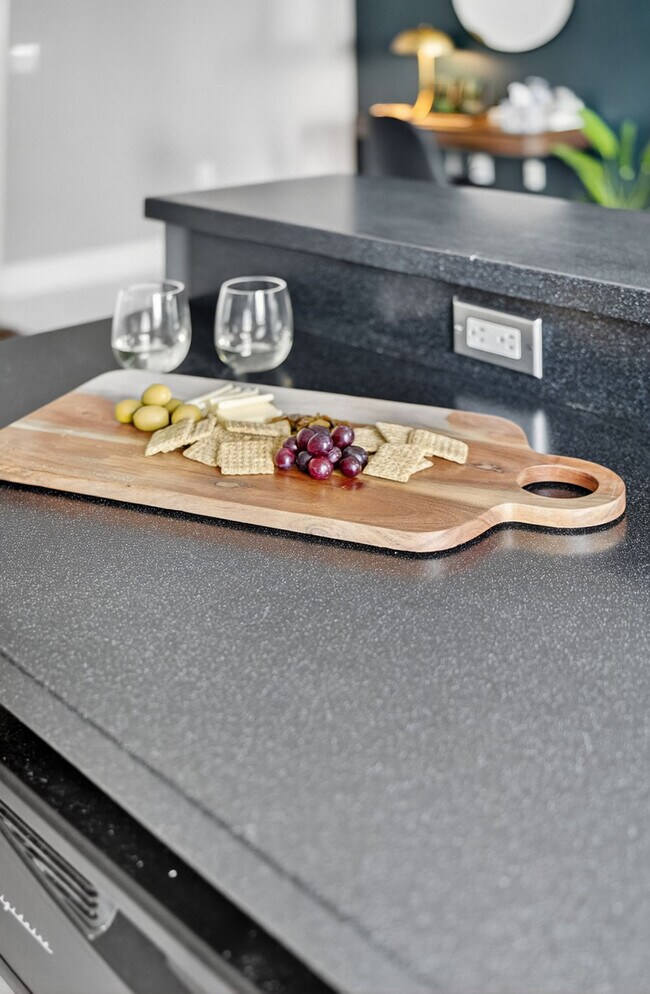 Building Photo - 400 Walnut St