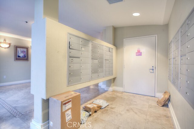 Building Photo - 580 W Main St