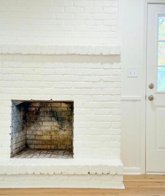 Building Photo - Beautiful 3/2 Home Available Now!