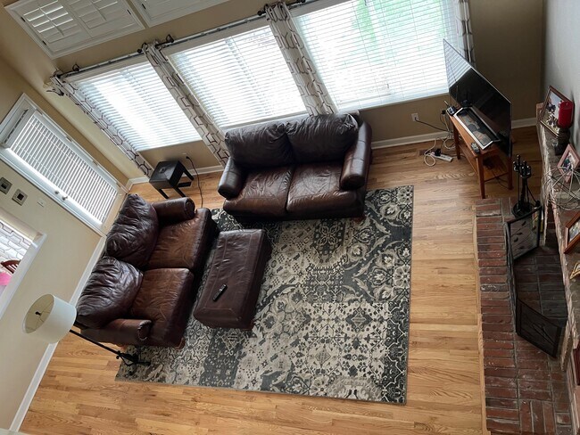 Building Photo - 1014 E 132nd Way