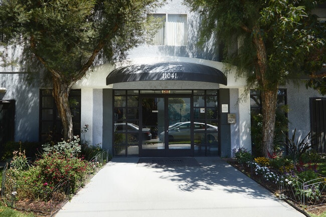 Entrance - 11041 Hesby St