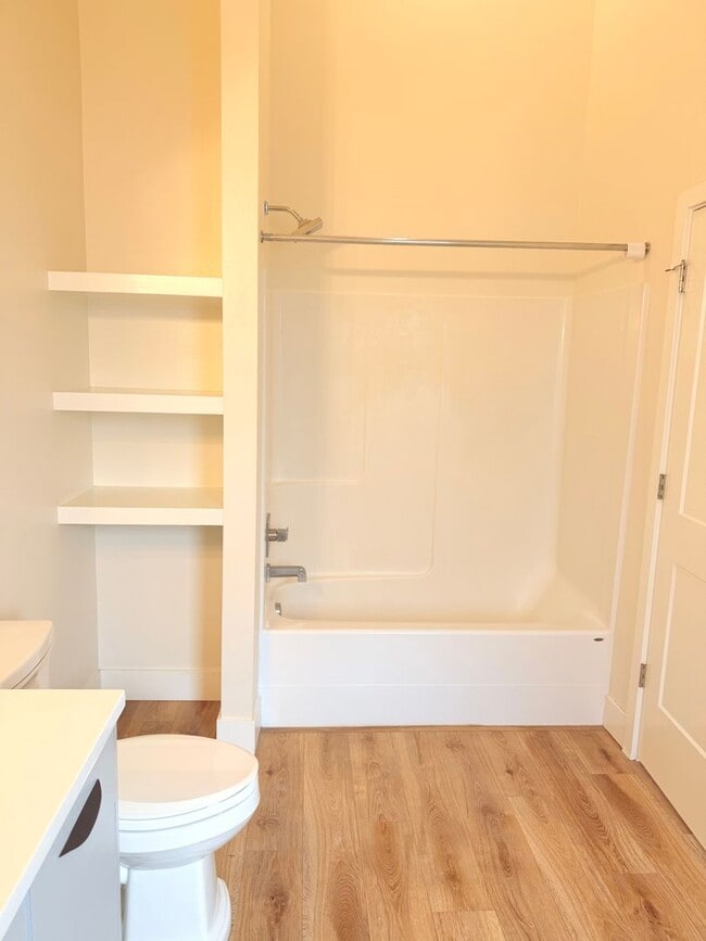 Building Photo - 4 bed/3.5 Bath Townhouse in Richmond Neigh...