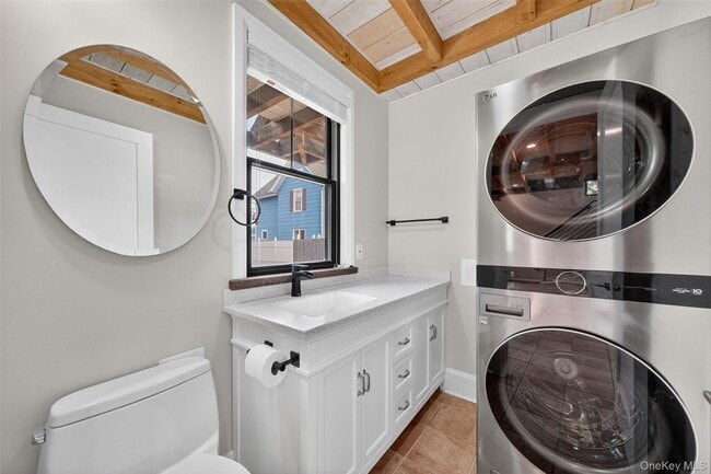 Building Photo - 52 Ackerman St