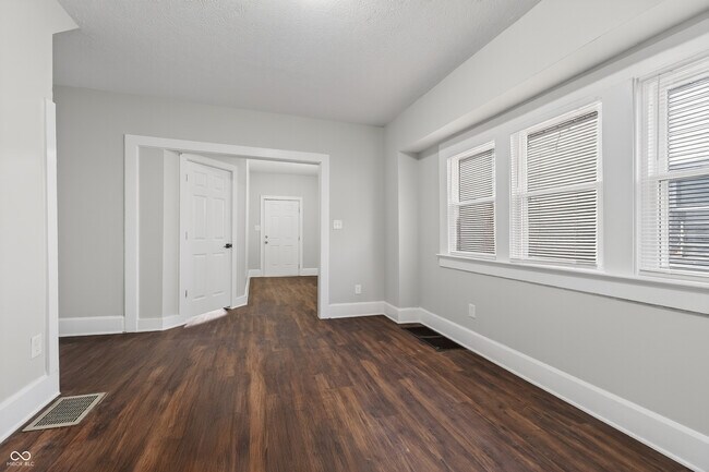 Building Photo - 926 W 32nd St