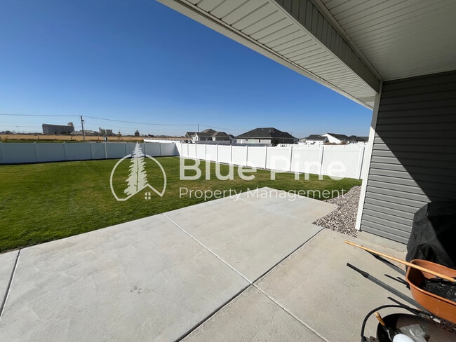Building Photo - 6028 Fox Run Dr
