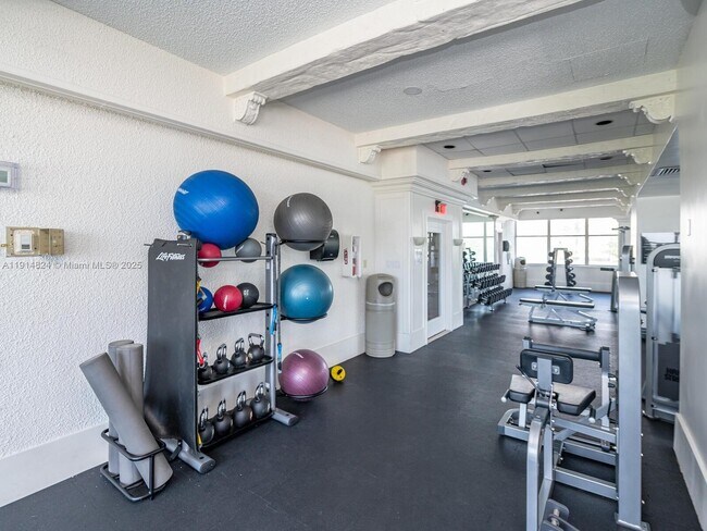 Building Photo - 18011 Biscayne Blvd