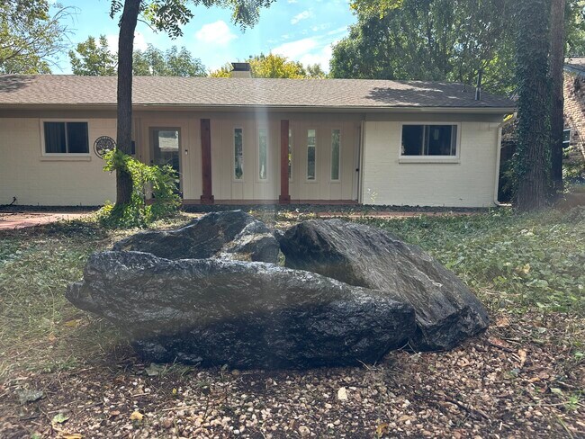 Building Photo - 1616 Aldridge Dr