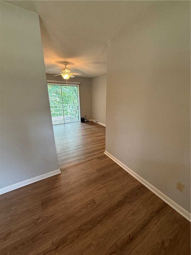 Building Photo - 112 Lynwood Dr