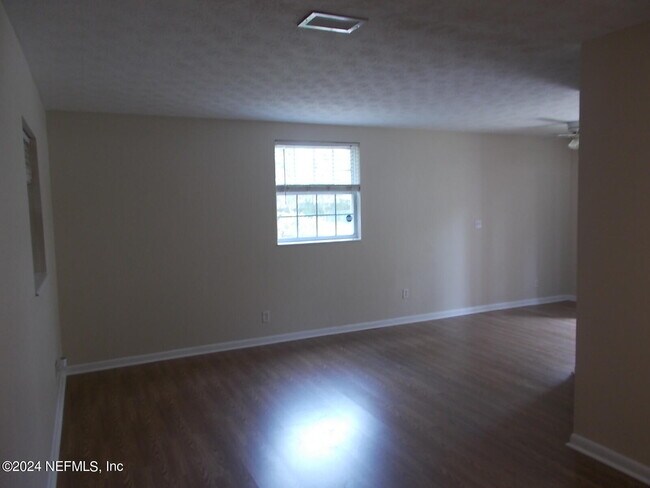 Building Photo - 5730 Cruz Rd