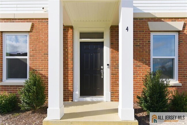 Building Photo - 4 Barton Ave