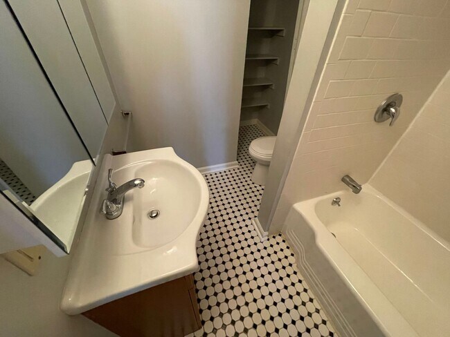 Building Photo - 625 Bellefonte St