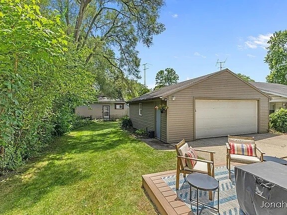 Building Photo - 146 Bowne St NE