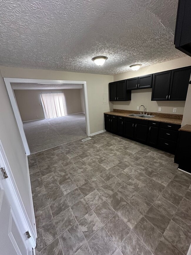 Building Photo - 3 Bed / 1.5 Bath Home located in Lawrence Township!