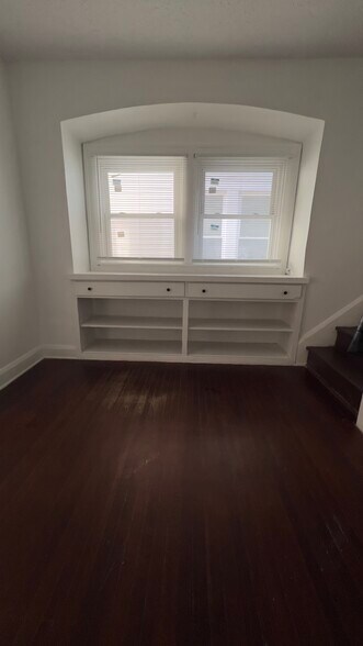 Building Photo - 603 N Rural st