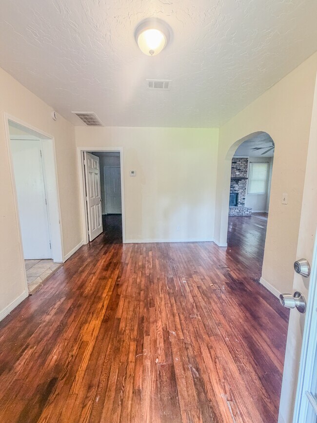 Building Photo - 510 Gordon Ave
