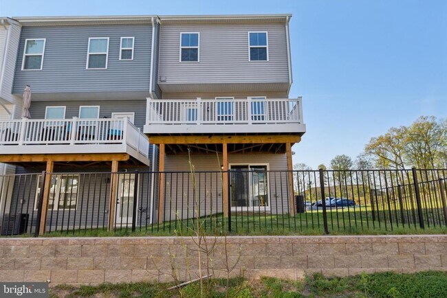 Building Photo - 133 Woodgate Cir