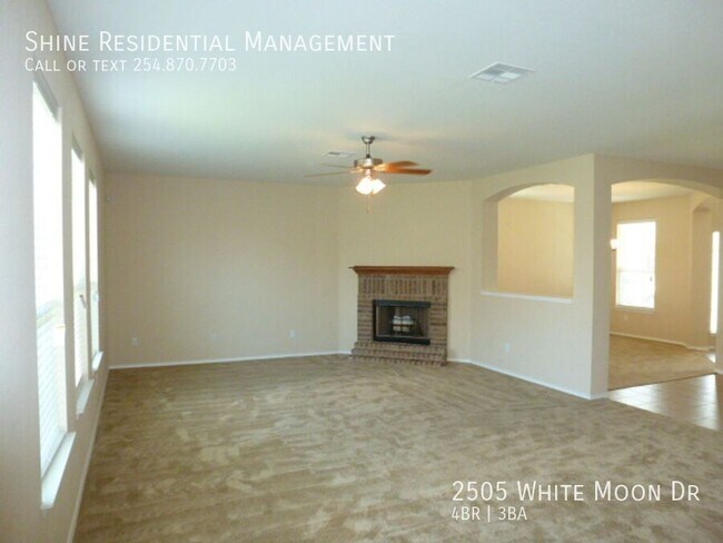 Building Photo - 2505 White Moon Dr