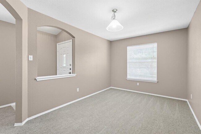Building Photo - 209 Lake Washington Dr