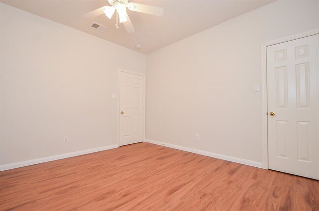Building Photo - 880 Tully St