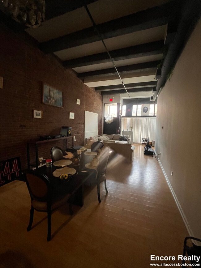 Building Photo - 254 Friend St