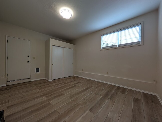 Building Photo - Great 2+ Bedroom, 1 Bathroom Duplex In Spr...