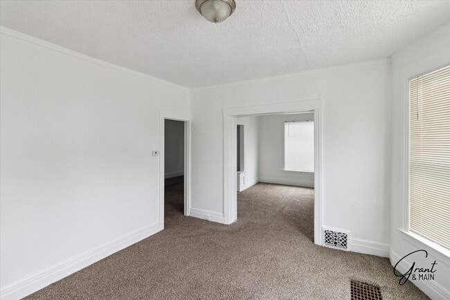 Building Photo - $1495 - 4 Bedroom/2 Bath Home in Islandview