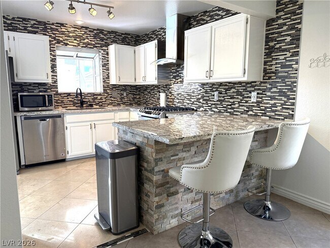 Building Photo - 433 Jubilation Dr