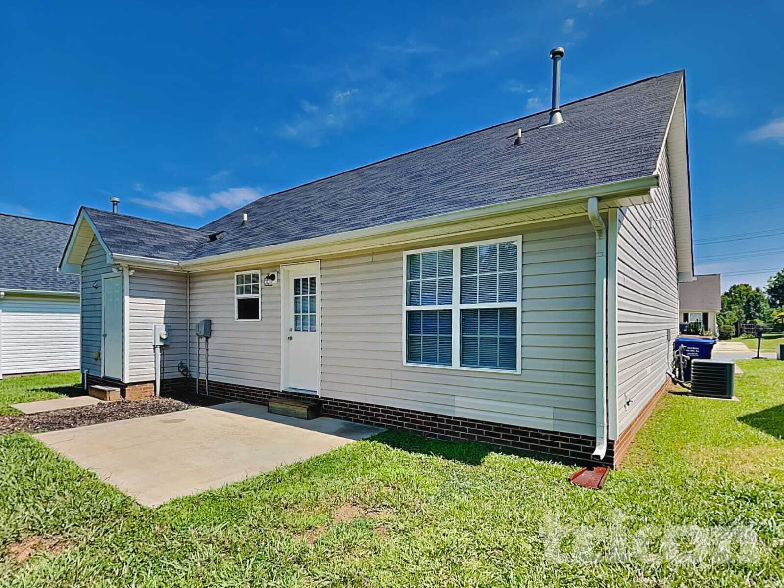 Building Photo - 310 Dexter Pl