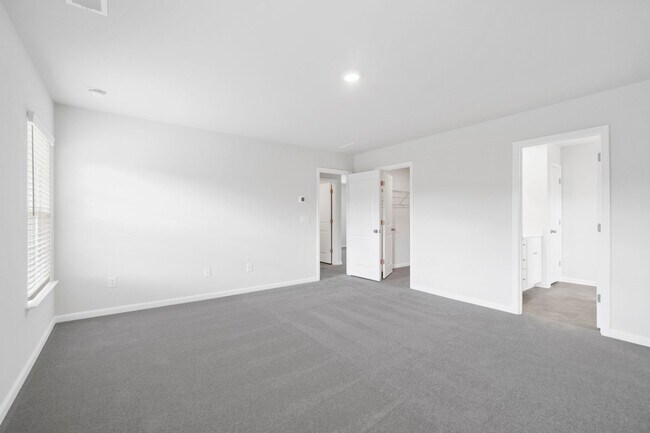 Building Photo - Almost Brand New Home 4 Bedroom with 2.5 b...
