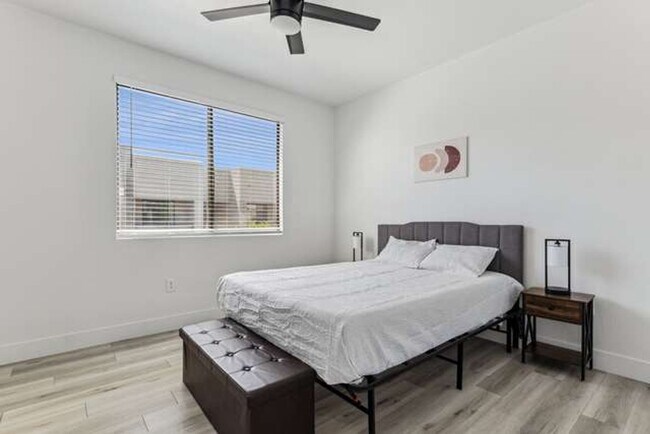 Building Photo - 6610 N 93rd Ave