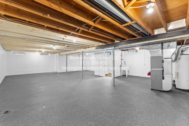 Building Photo - 1746 Beaupre Ave