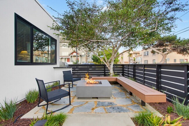 Building Photo - 426-426 Arbor Dr