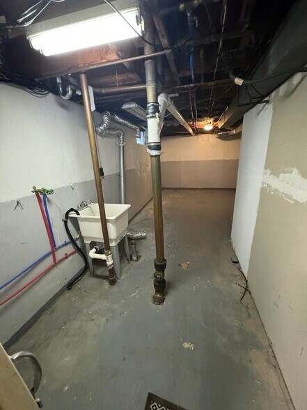 Building Photo - 72 Bannard Ave