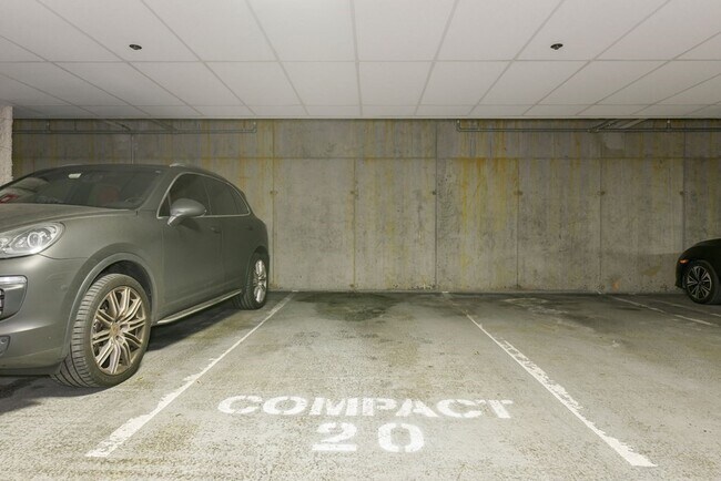 Building Photo - 2 Earhart St