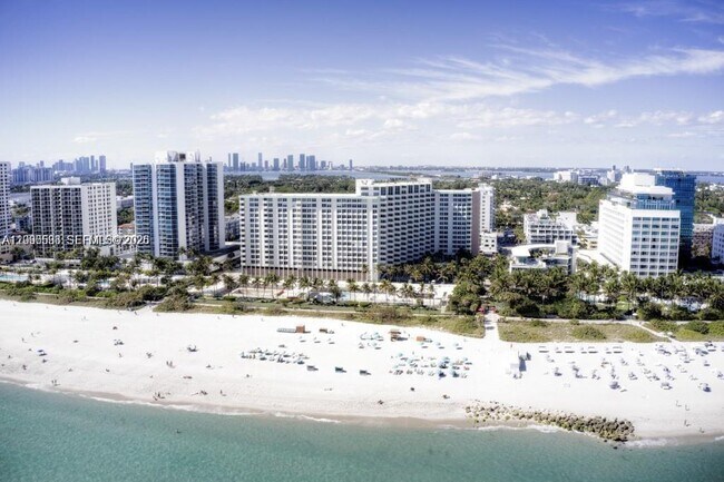 Building Photo - 2899 Collins Ave