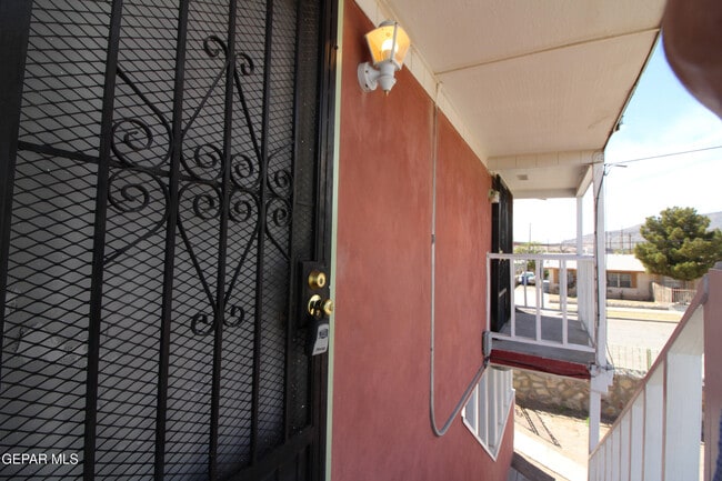 Building Photo - 614 Marr St