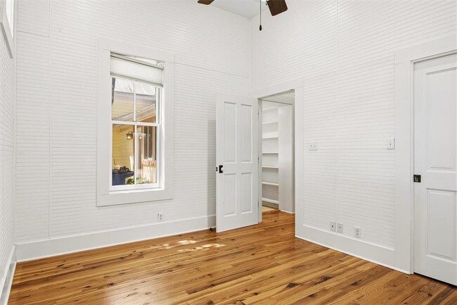 Building Photo - 1613 Drake Ave