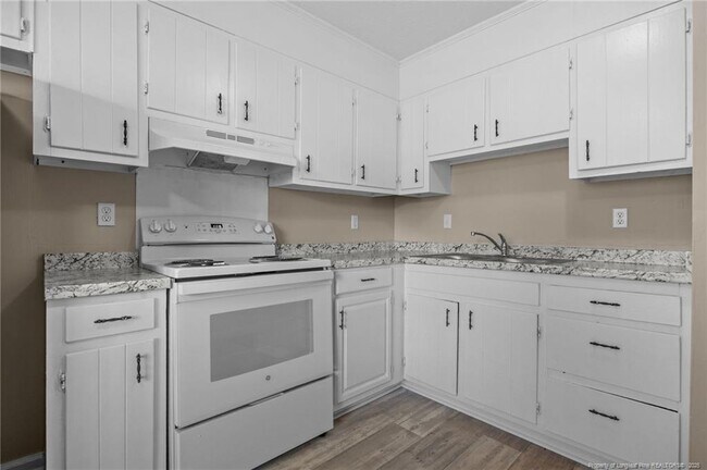 Building Photo - 735 Ashbrook Rd